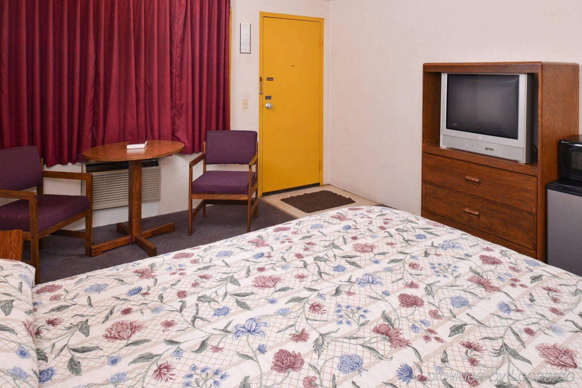 Red Carpet Motel North East