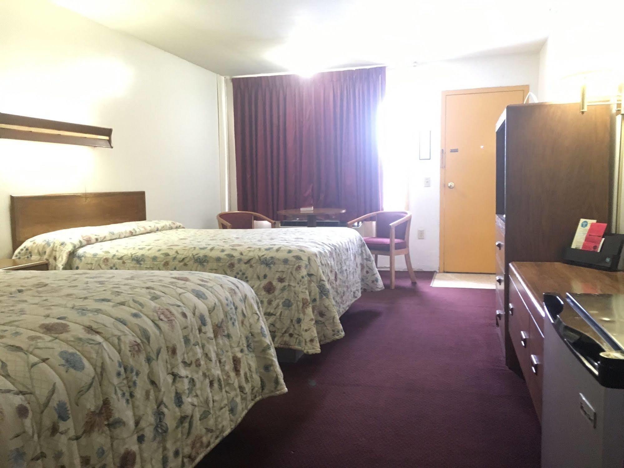 Red Carpet Motel North East