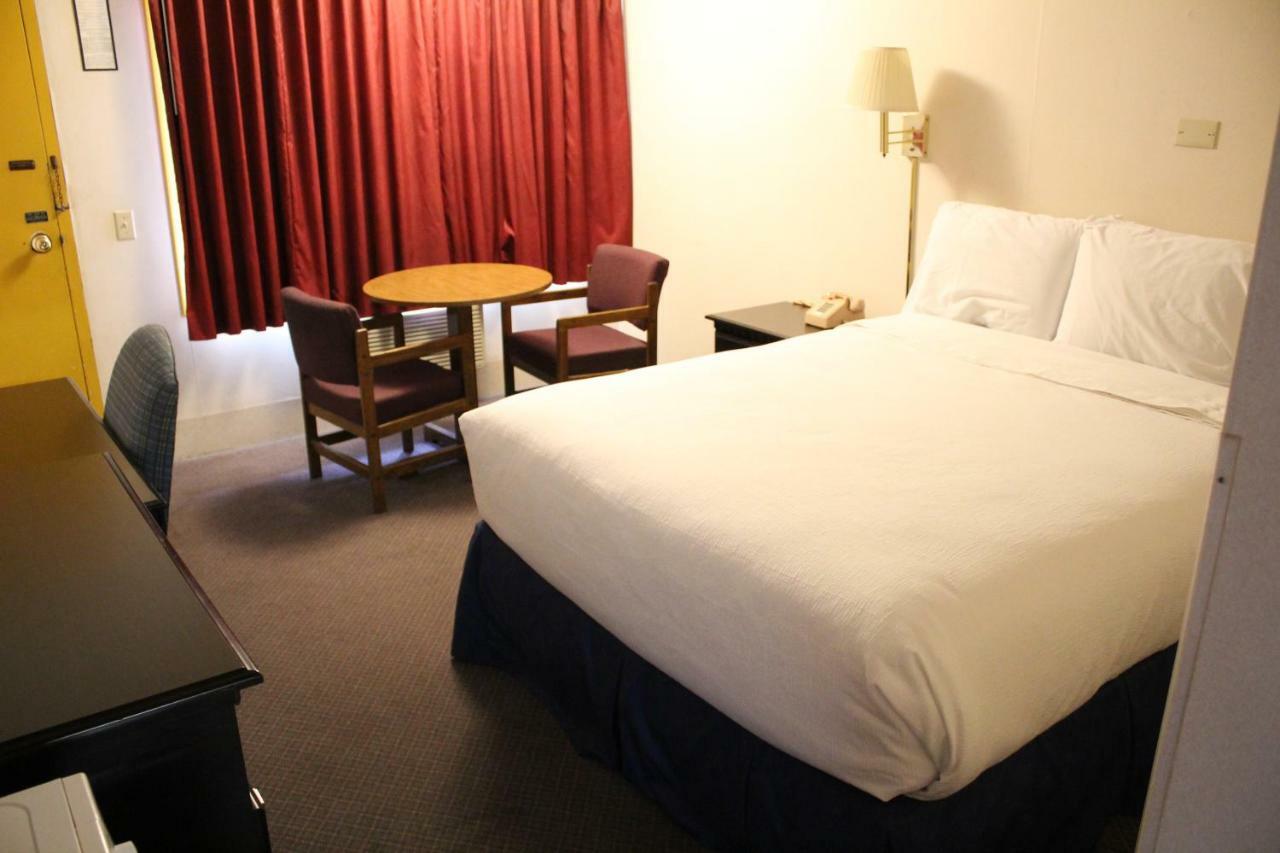 Motel Red Carpet